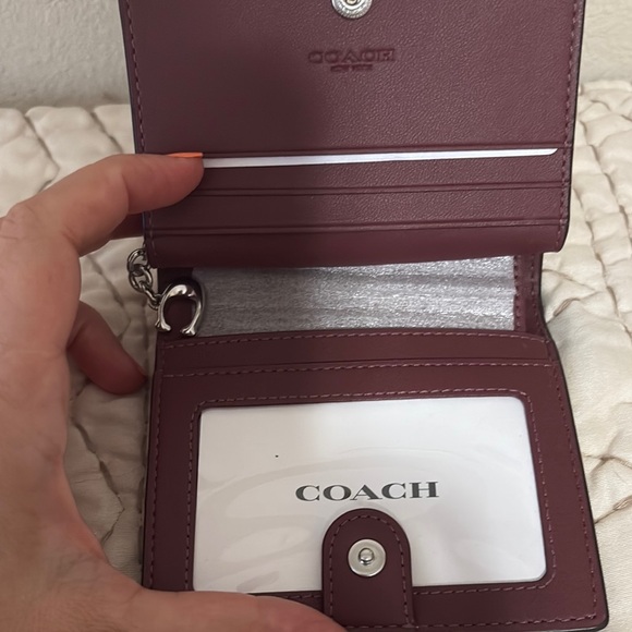 🌼🌼New Coach Brown Leather Wallet with burgundy interior - Picture 3 of 17